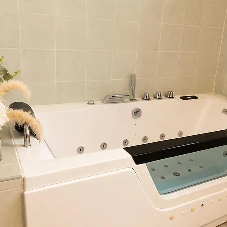 Family With Private Pool * بورتو فيكشْيو
